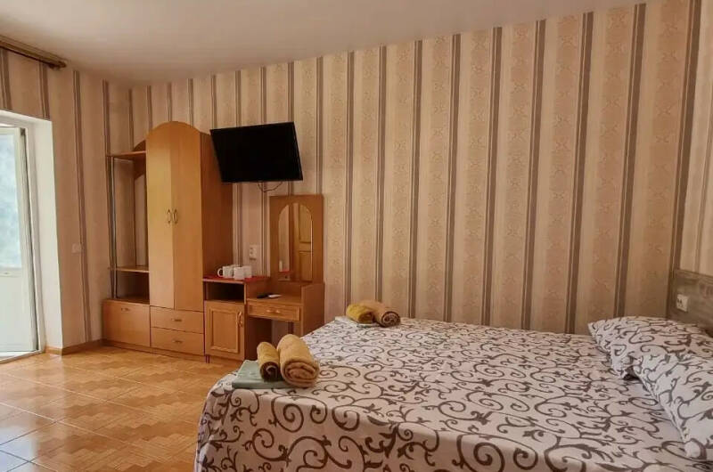 Номер «Стандарт» с удобствами на 3 человека