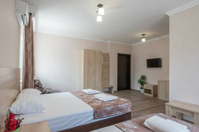 Люкс трехместный с балконом 2 корпус