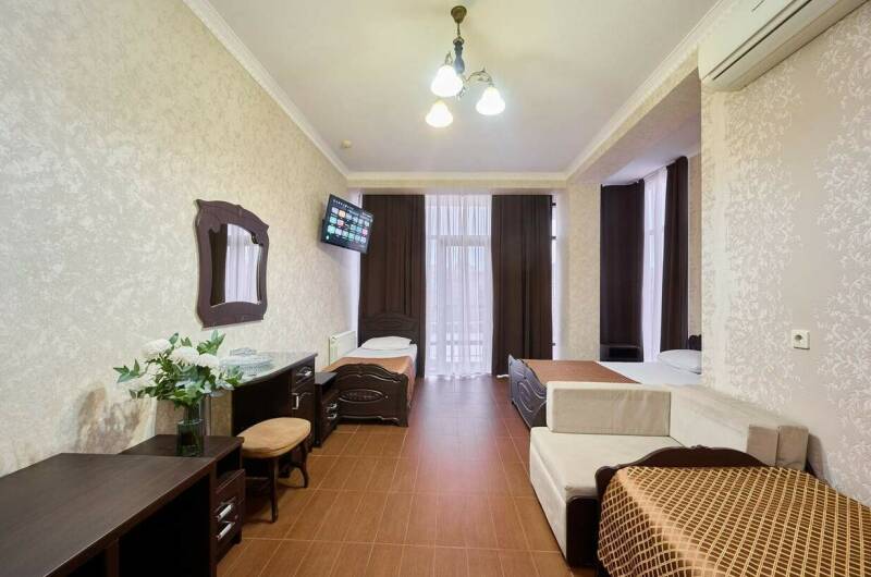 Люкс 5-местный с французским балконом, к. Палермо