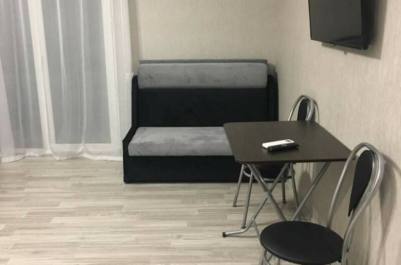 Студия с балконом и двухспальной кроватью