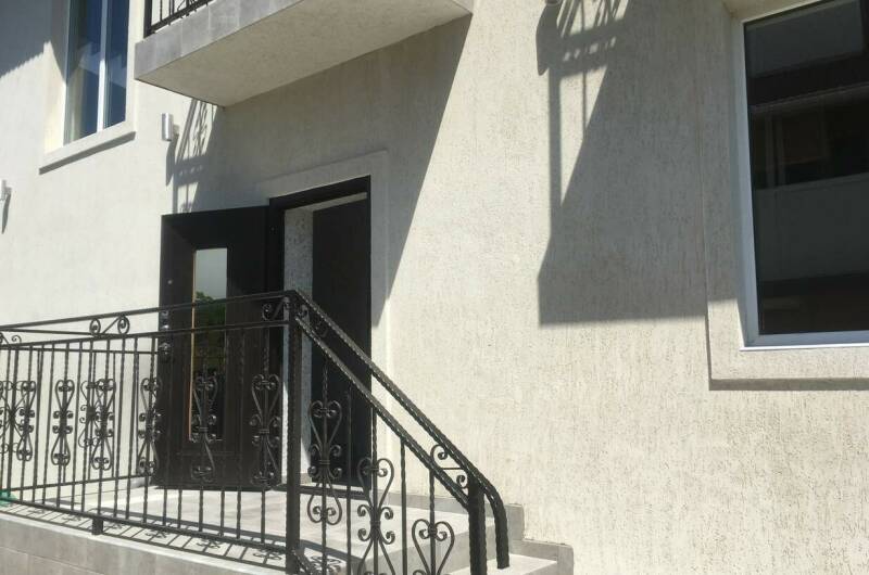 Студия с балконом и двухспальной кроватью