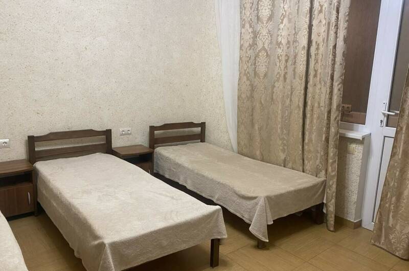 Трехместный номер с кухней на балконе