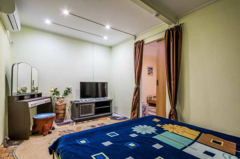 Двухкомнатный номер первый этаж с кухней