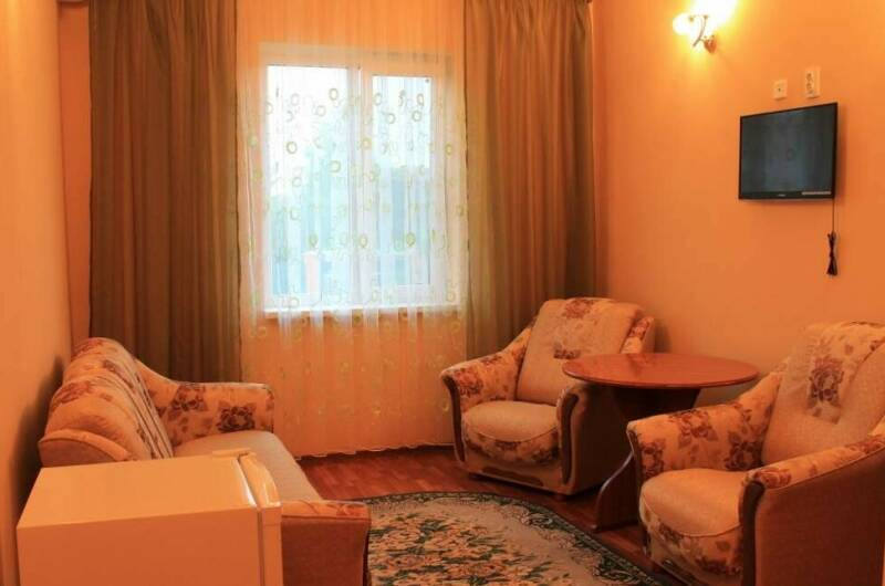 Двухкомнатный номер «Люкс» с двумя доп местами