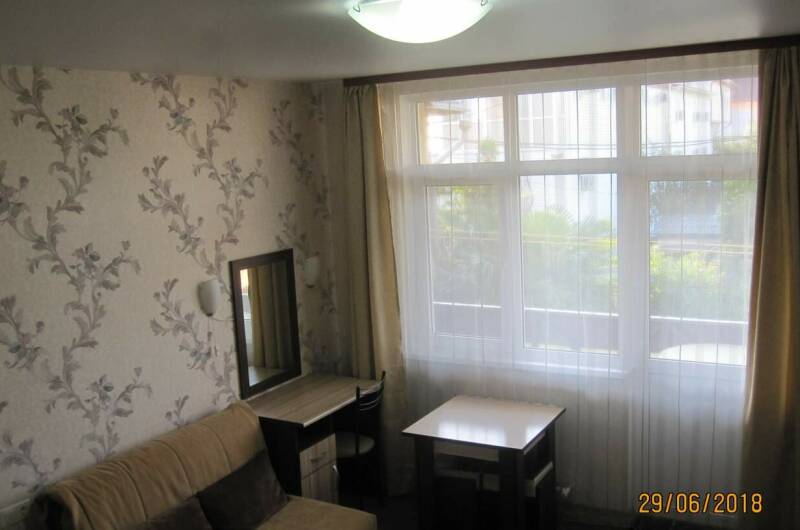 Комната для большой семьи с балконом