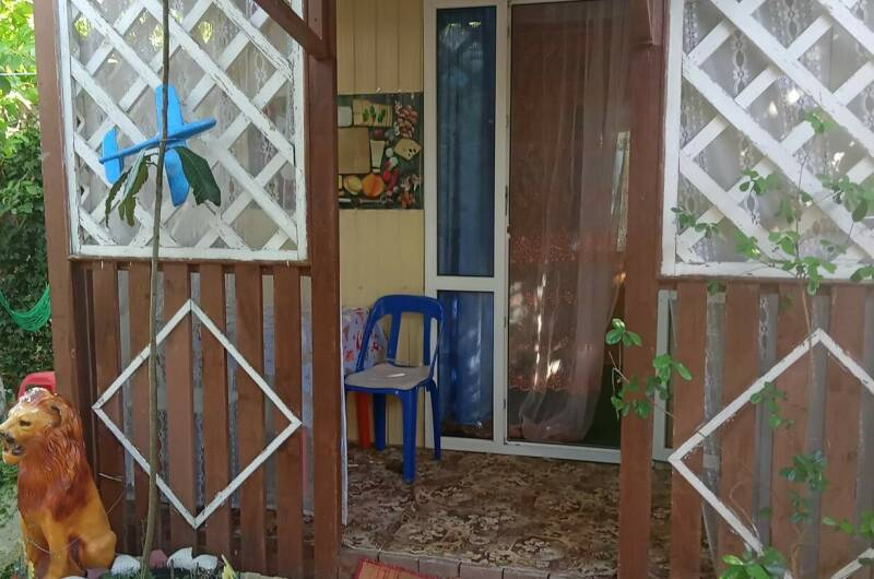 Двор 1- отдельный трех местный домик