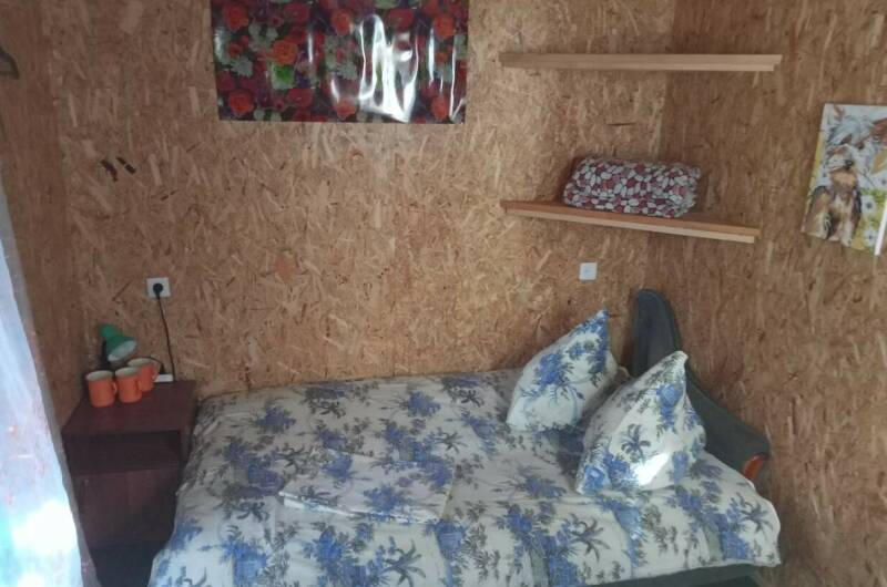 Двор 1- отдельный трех местный домик