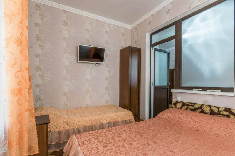 Пятиместный 2-х комнатный номер на первом этаже