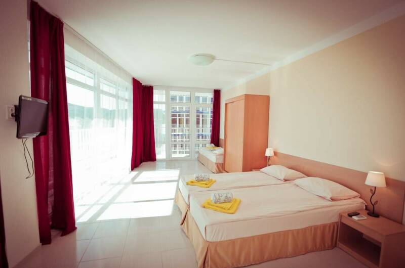 Трехместный номер с панорамными окнами