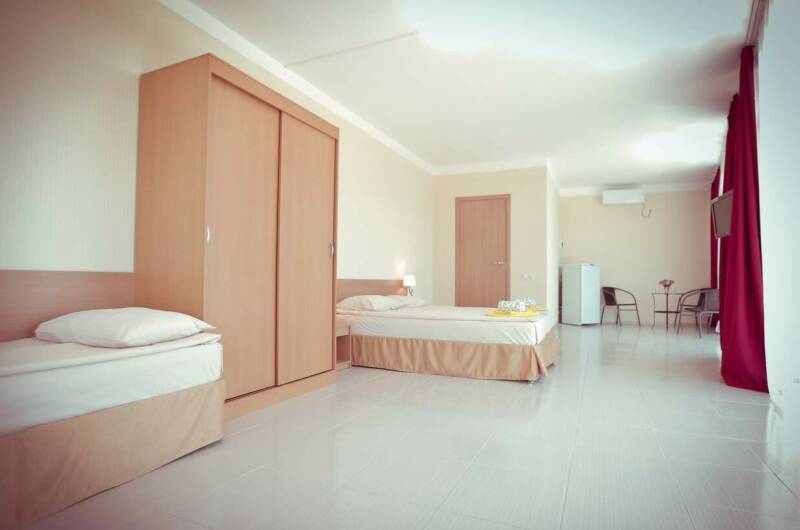 Трехместный номер с панорамными окнами