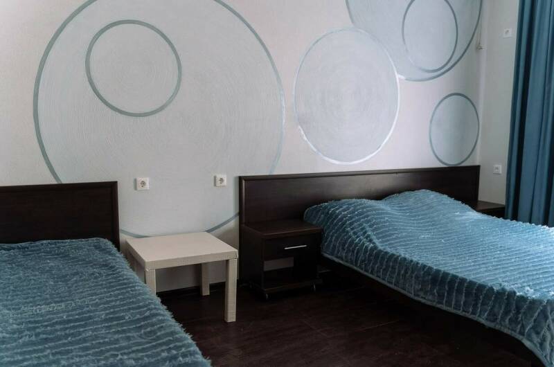 Комната на 2−3 человека с балконом