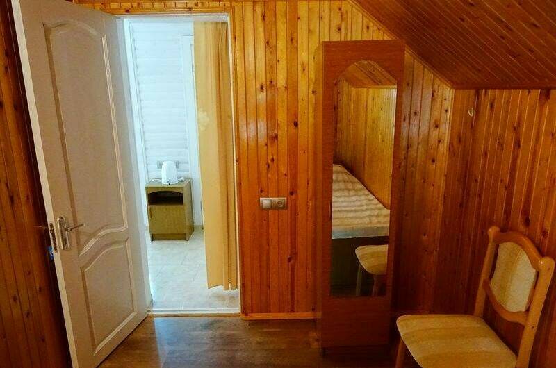 Двухкомнатный номер 4-х местный с кухней (2 этаж)