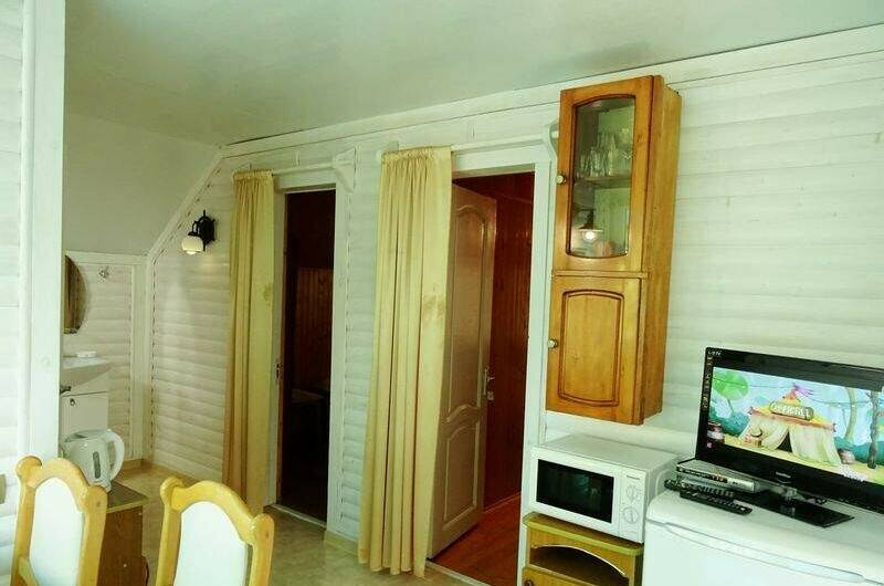 Двухкомнатный номер 4-х местный с кухней (2 этаж)