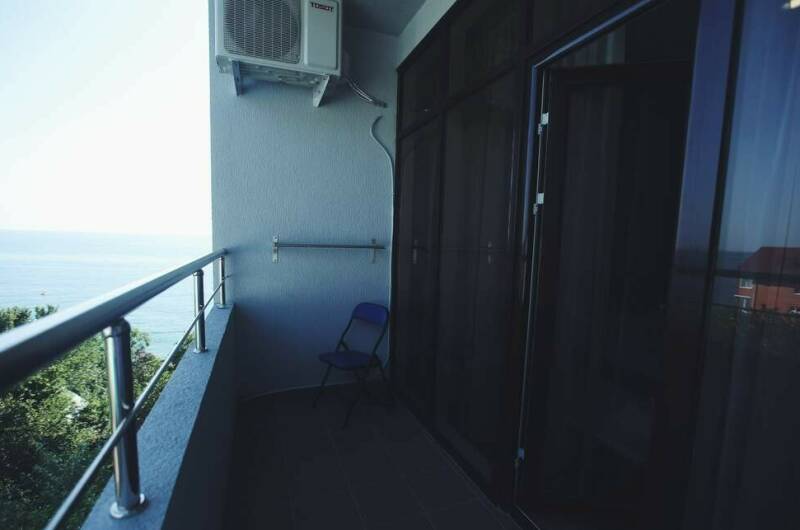 Двухместный с балконом и боковым видом на море