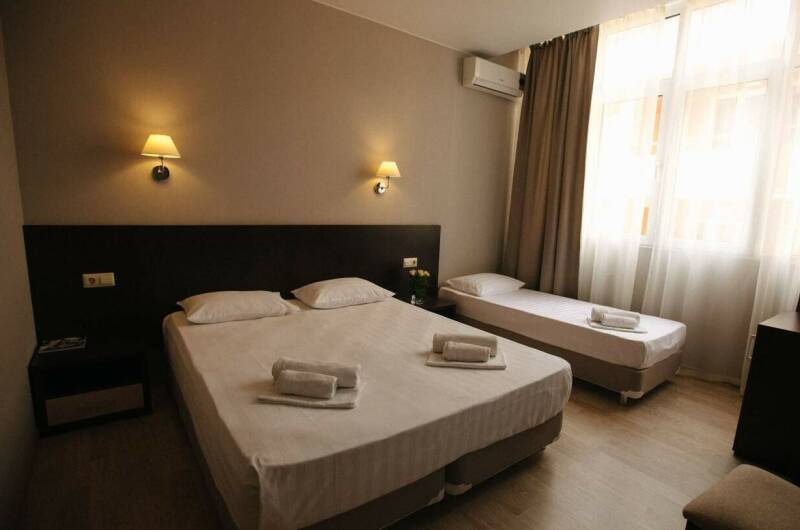 Трехместный улучшенный номер без балкона