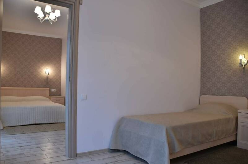 Четырехместный номер двух-комнатный