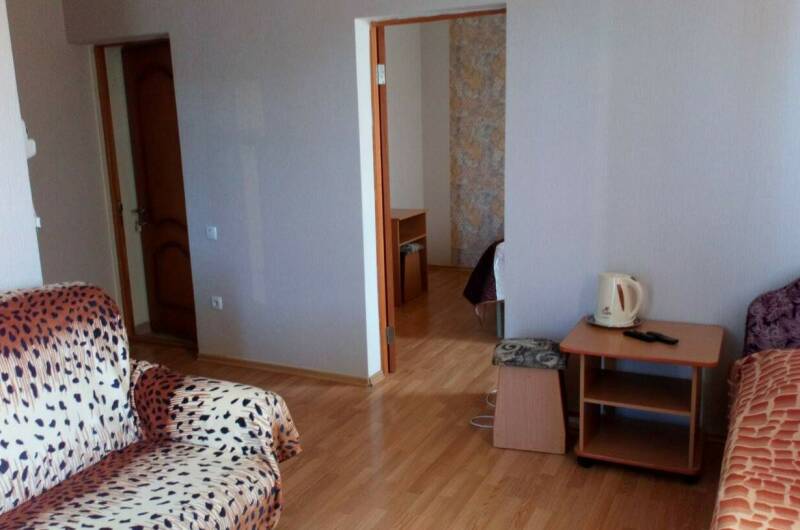 Семейный номер с балконом на пятом этаже № 13