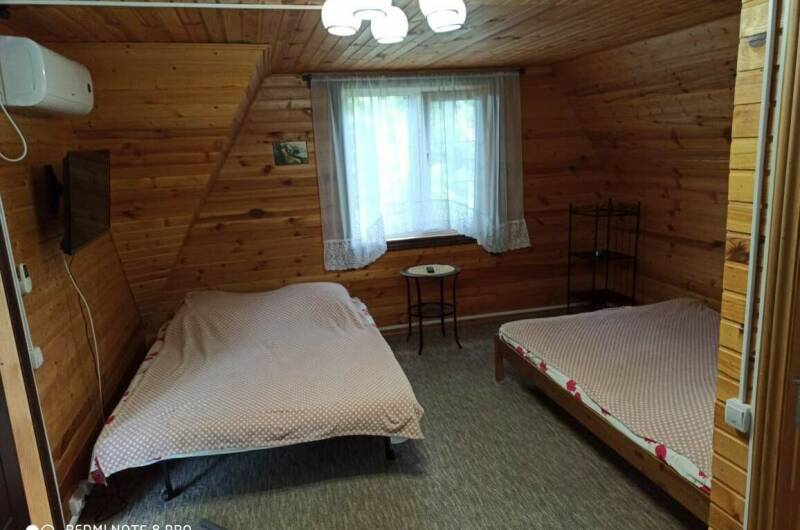 Трехместный «Комфорт» с балконом в срубе