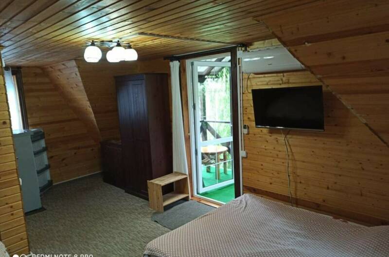 Трехместный «Комфорт» с балконом в срубе