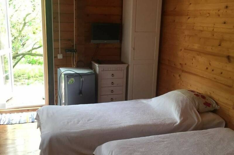 Трехместный «стандарт» в деревянном срубе срубе