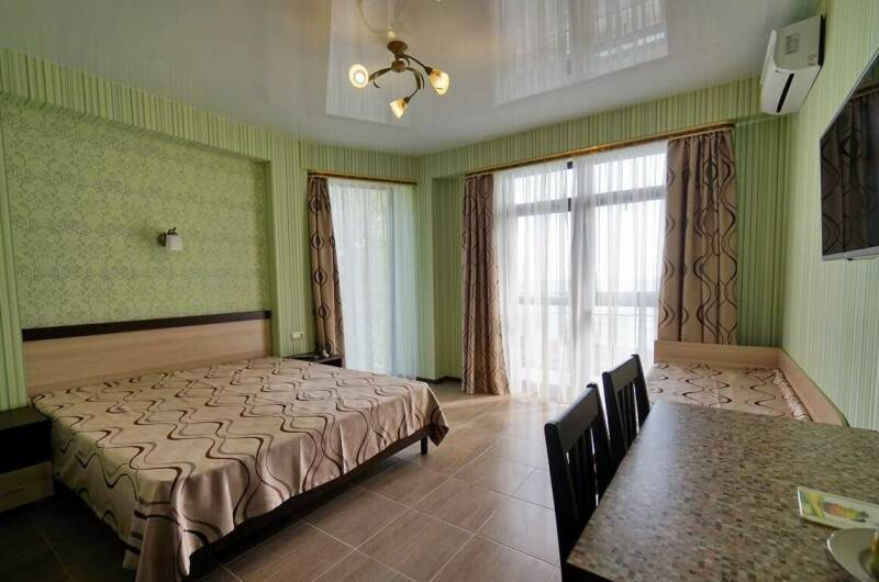 3-х местный номер с балконом и видом на море