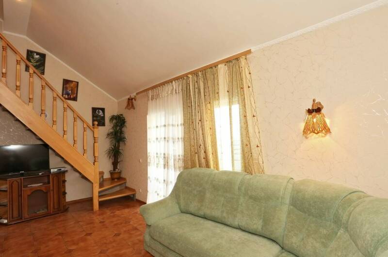 Двухуровневые апартаменты с видом на море (35−3БК)