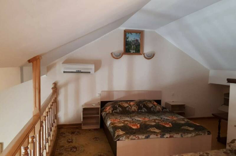 Двухуровневые апартаменты с видом на море (35−3БК)