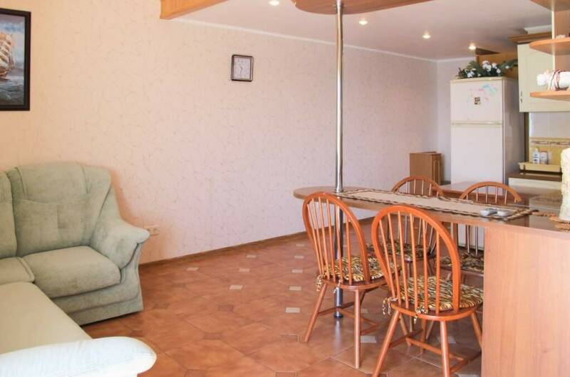 Двухуровневые апартаменты с видом на море (35−3БК)