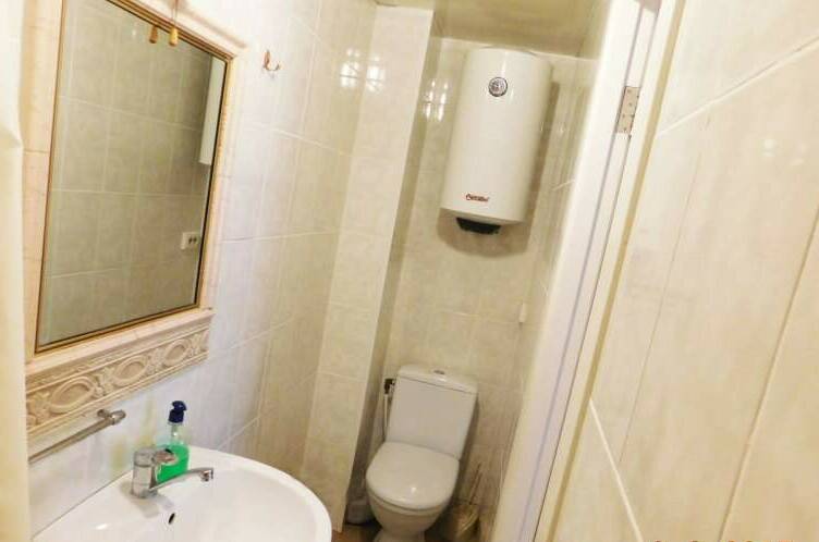 Двухкомнатные апартаменты с кухней и двориком