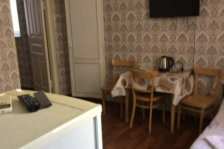 Смежный 5-ти местный номер с удобствами