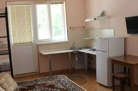 Трёхместная комната с удобствами и кухней