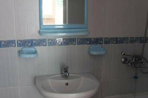 Трёхместная комната с удобствами и кухней