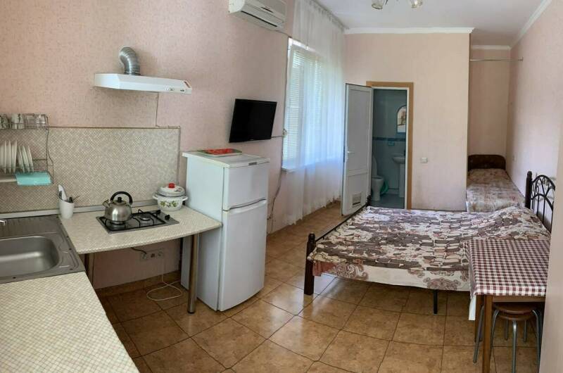 Трёхместная комната с удобствами и кухней