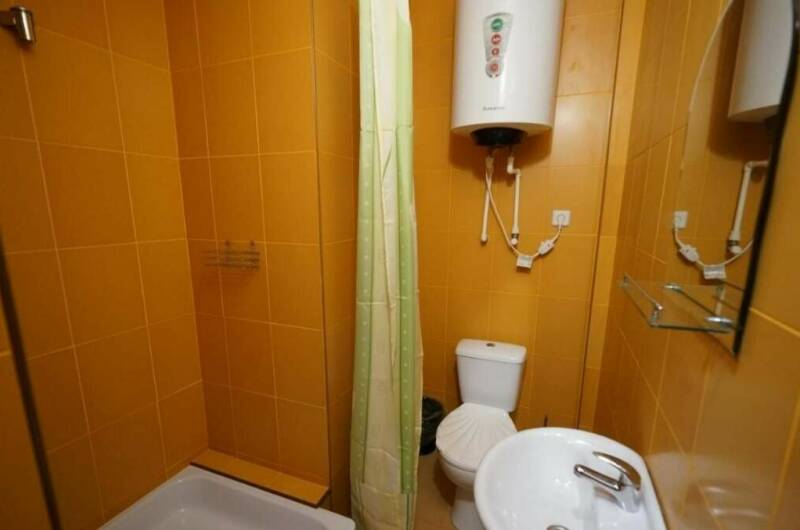 2-х мест. номер. Разд. кровати вид, во двор (лес)