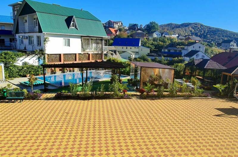 2-х мест. номер. Разд. кровати вид, во двор (лес)