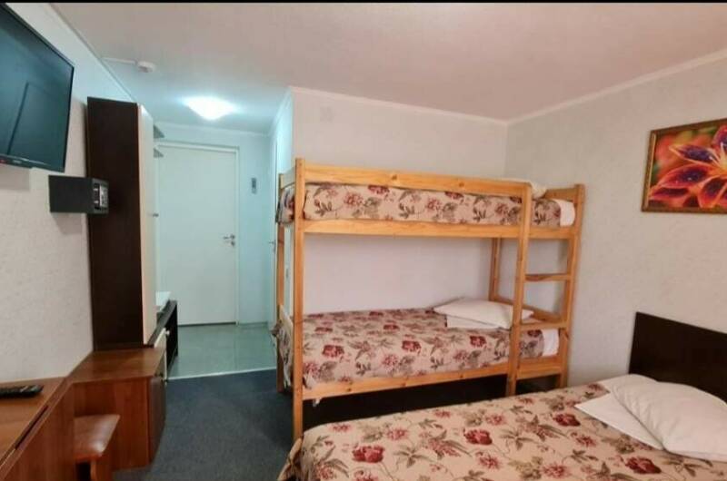 Четырехместный (первый этаж) с балконом. Вид двор