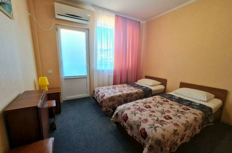 2-х местный с мини-кухней (в теневую сторону)