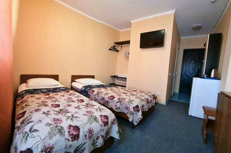 2-х местный с мини-кухней (в теневую сторону)