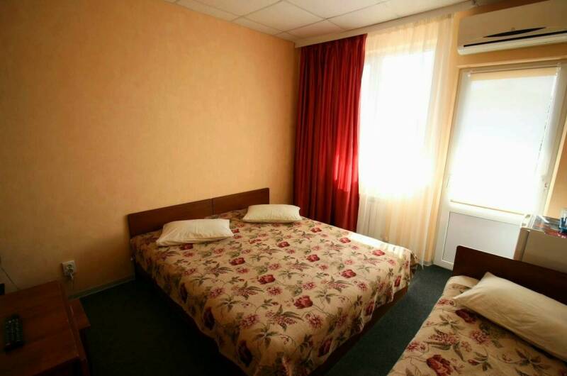 3-х местный с мини-кухней (в теневую сторону)