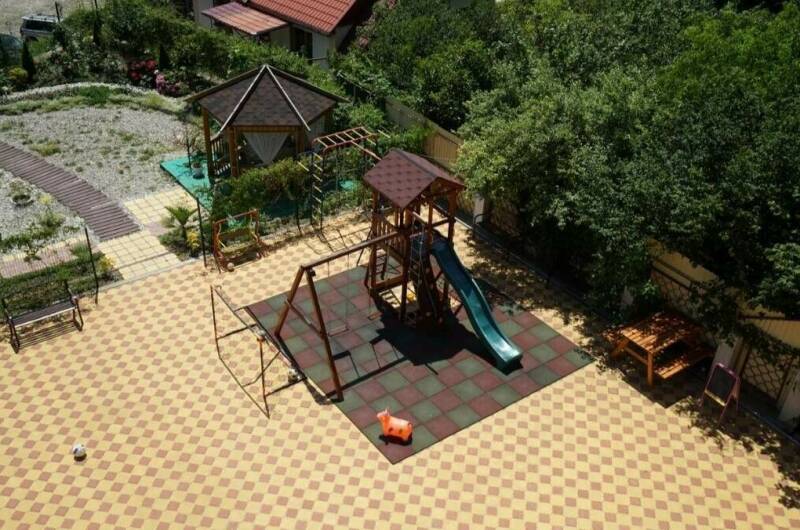 2-х мест. номер. Двуспальная кр. Вид во двор (лес)