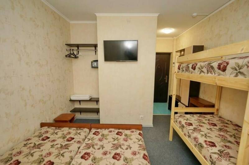 Четырехместный в сторону двора