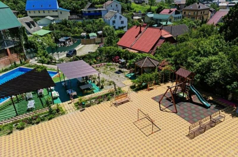 Четырехместный в сторону двора