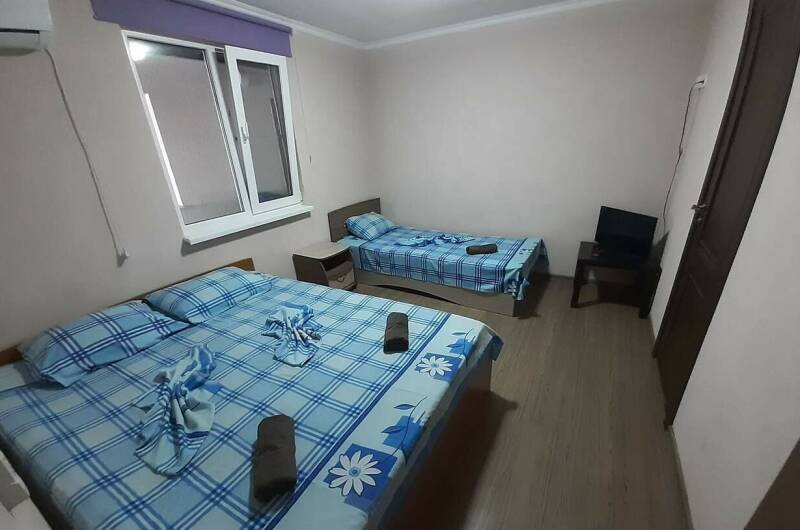 Трёхместный бюджетный с удобствами