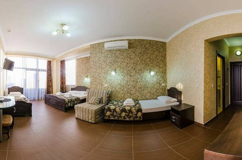 Люкс 5-местный с французским балконом, к. Палермо