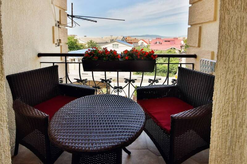 Двухкомнатный с балконом