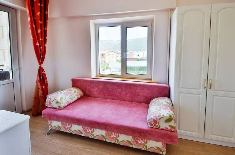 Двухкомнатный с балконом