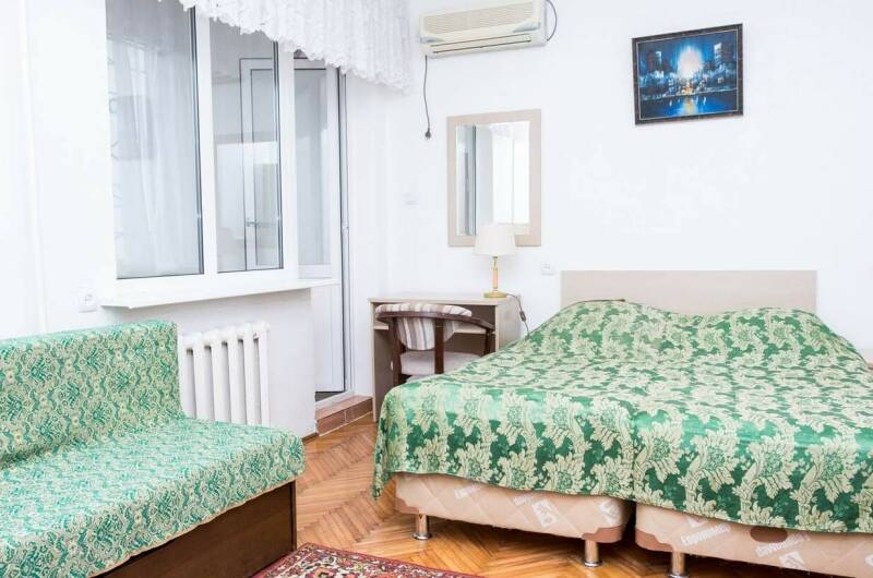 3-х местный номер с лоджией. Эконом, к. № 1