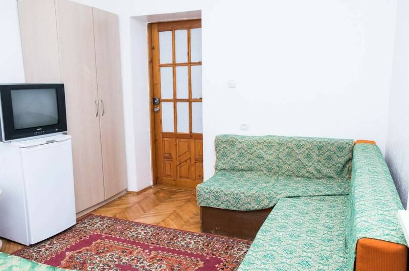 3-х местный номер с лоджией. Эконом, к. № 1