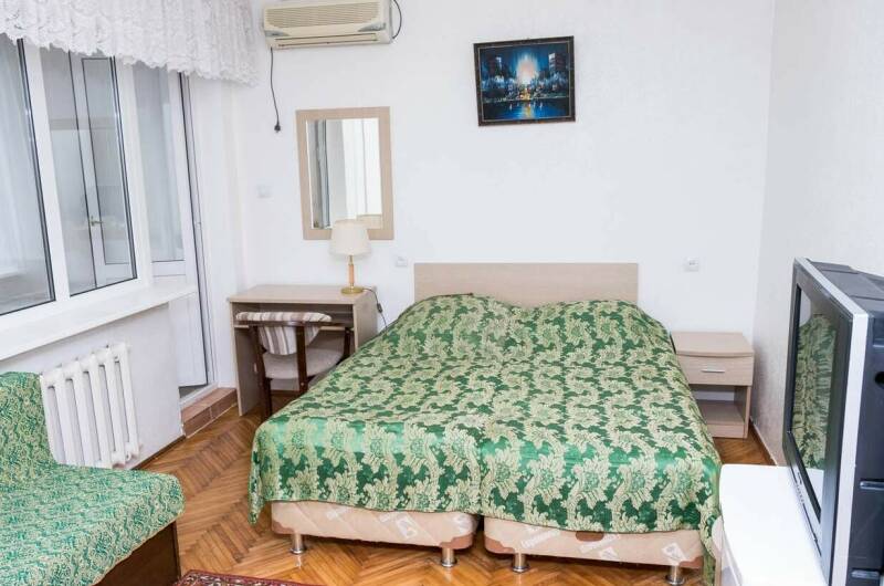 3-х местный номер с лоджией. Эконом, к. № 1