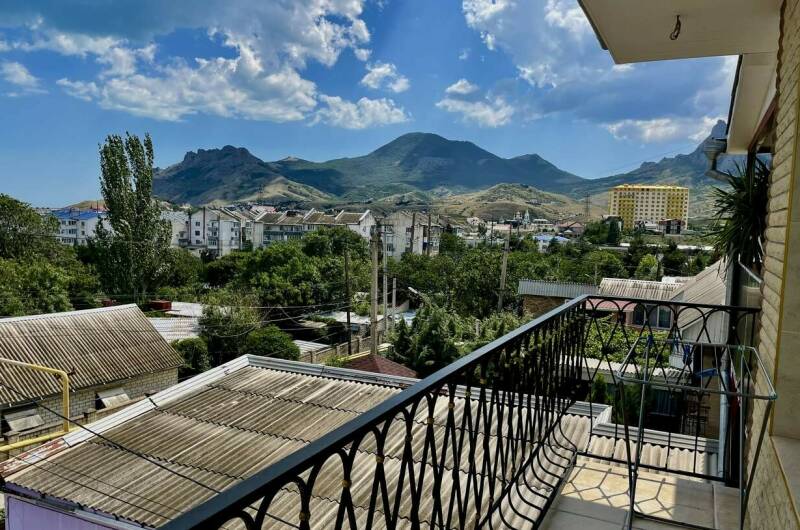 Номер семейного типа с видом на горы и море